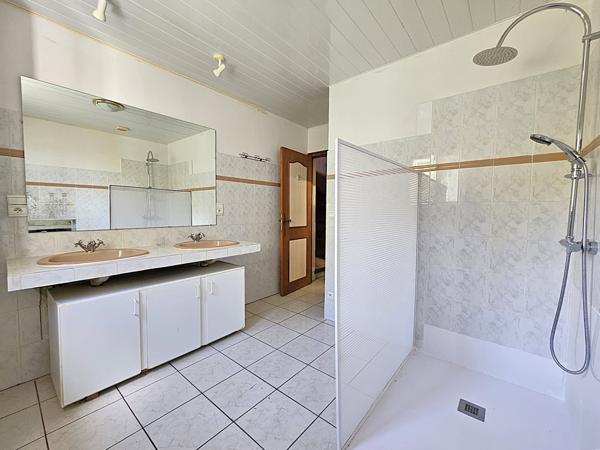 Villeneuve-sur-Lot (47300) A 3mn du centre de Villeneuve sur Lot - Maison familiale 4 chambres avec dépendances et vue dominante, sur 30