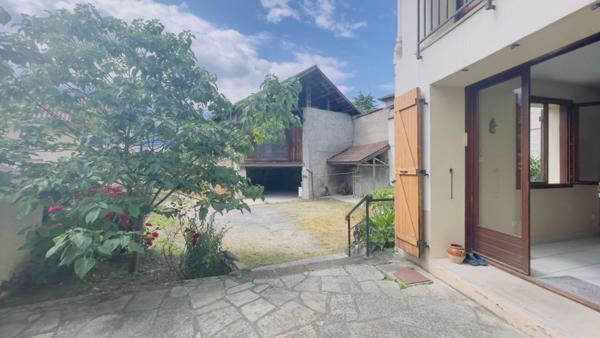 Maison lumineuse 7p,  5 chambres Spacieuses Goncelin + Dépendances + extérieurs