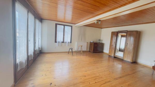 Maison lumineuse 7p,  5 chambres Spacieuses Goncelin + Dépendances + extérieurs