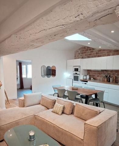 Rare à la vente ! Superbe T4 rénové ? Dernier étage ? Aix-en-Provence centre