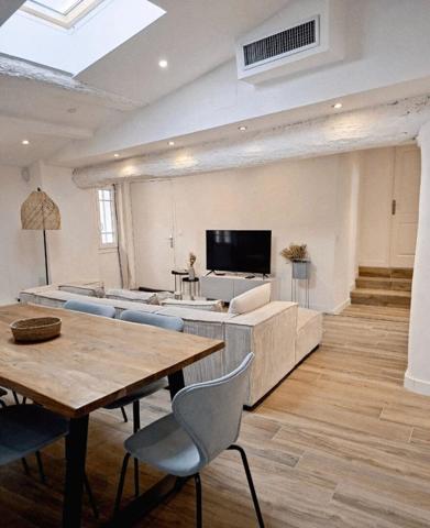 Rare à la vente ! Superbe T4 rénové ? Dernier étage ? Aix-en-Provence centre