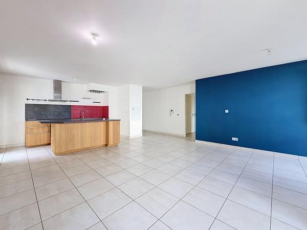 Appartement
         3 pièces
        - 80 m² 249 000 € *