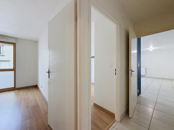 Appartement
         3 pièces
        - 80 m² 249 000 € *