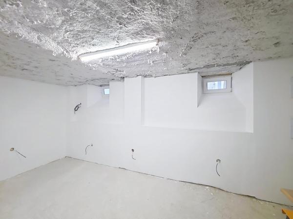 CAVE IDEALE STOCKAGE BUREAU OU STUDIO MUSIQUE