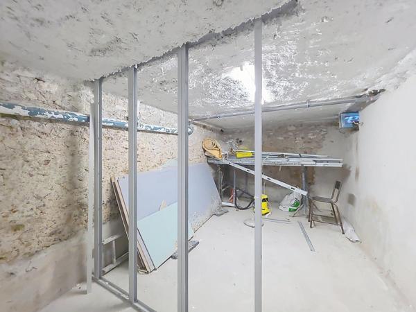 CAVE IDEALE STOCKAGE BUREAU OU STUDIO MUSIQUE