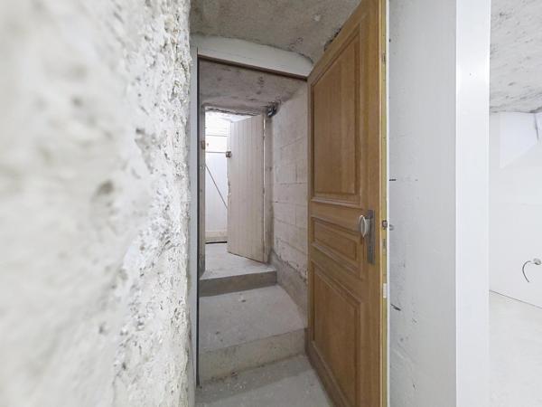 CAVE IDEALE STOCKAGE BUREAU OU STUDIO MUSIQUE