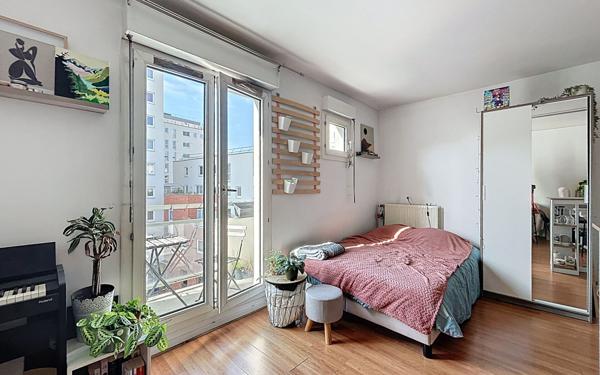 Appartement à vendre    1 pièce • 26,02 m2 Suresnes