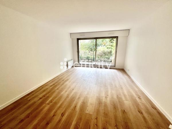Appartement
         4 pièces
        - 84 m² 834 000 € *
