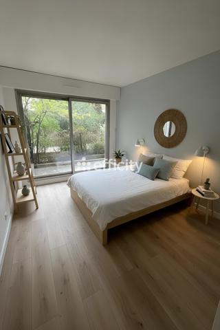 Appartement
         4 pièces
        - 84 m² 834 000 € *