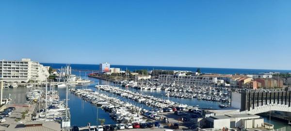 studio vue sur port et mer , sans vis à vis.