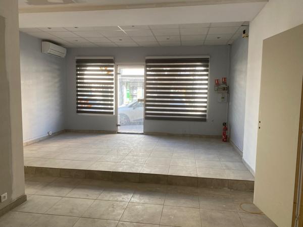 MAGNIFIQUE LOCAL COMMERCIAL 36 M² ROGNAC 13340