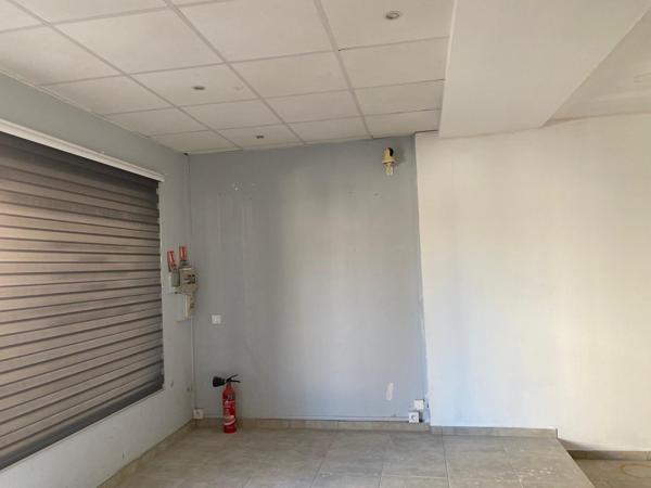 MAGNIFIQUE LOCAL COMMERCIAL 36 M² ROGNAC 13340