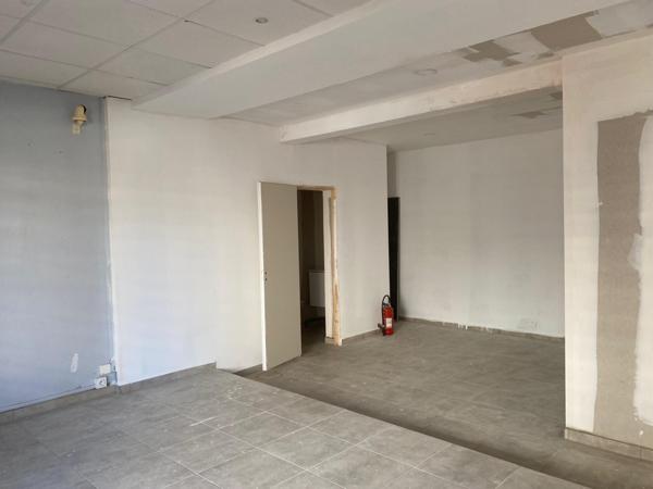 MAGNIFIQUE LOCAL COMMERCIAL 36 M² ROGNAC 13340