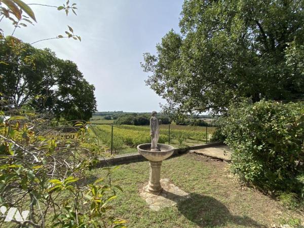  UZES 12 Km -Villa avec  terrain piscinable  vue dégagée 