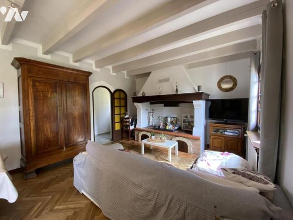  UZES 12 Km -Villa avec  terrain piscinable  vue dégagée 