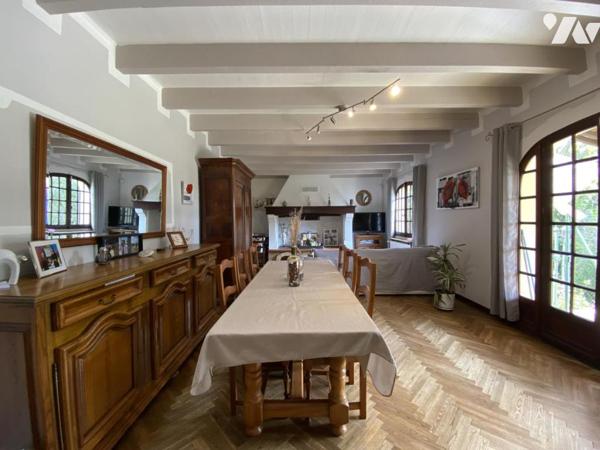  UZES 12 Km -Villa avec  terrain piscinable  vue dégagée 