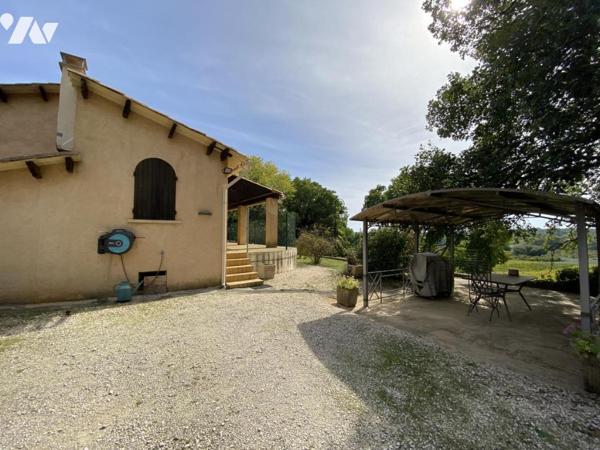  UZES 12 Km -Villa avec  terrain piscinable  vue dégagée 