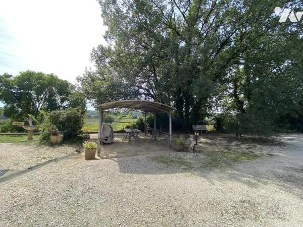  UZES 12 Km -Villa avec  terrain piscinable  vue dégagée 