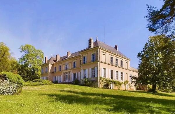 Superbe château du XIXe siècle dans un parc magnifique