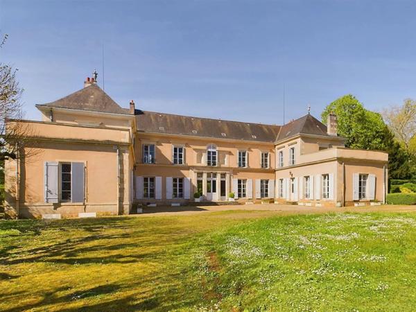 Superbe château du XIXe siècle dans un parc magnifique
