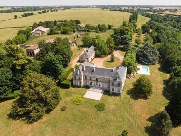 Superbe château du XIXe siècle dans un parc magnifique