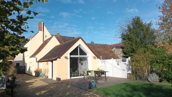 MAISON RENOVEE DANS VILLAGE A 10 MINUTES DE LA FLECHE ET DE CERANS FOULLETOURTE