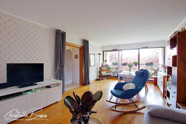 Limite Saint-Maur - Joli T4 avec loggia