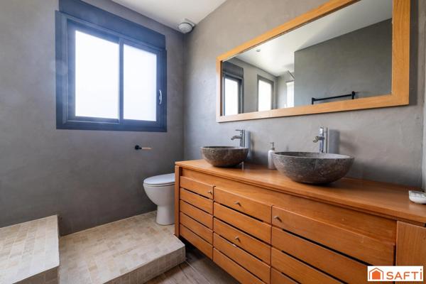 Jolie maison rénovée, jardin, studio indépendant.