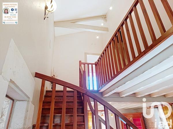 Maison rustique 5 pièces de 206 m² à Coulon (79510)