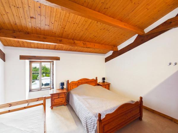 Propriété en pierre avec maison d'amis, piscine, dépendance et 1 hectare de terrain proche de Montaigu-de-Quercy (Tarn-et-Garonne)
