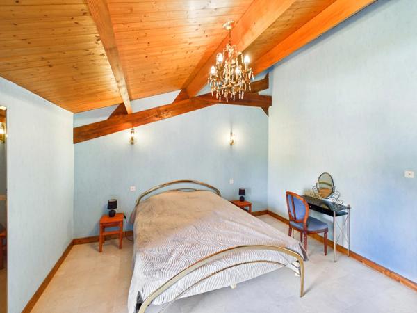 Propriété en pierre avec maison d'amis, piscine, dépendance et 1 hectare de terrain proche de Montaigu-de-Quercy (Tarn-et-Garonne)
