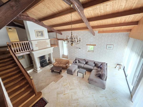 Propriété en pierre avec maison d'amis, piscine, dépendance et 1 hectare de terrain proche de Montaigu-de-Quercy (Tarn-et-Garonne)