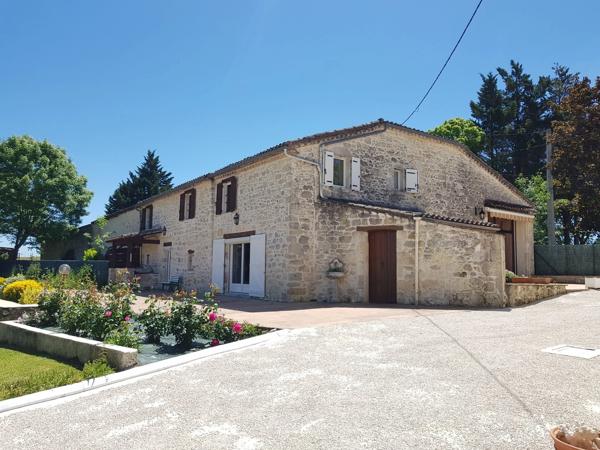 Propriété en pierre avec maison d'amis, piscine, dépendance et 1 hectare de terrain proche de Montaigu-de-Quercy (Tarn-et-Garonne)