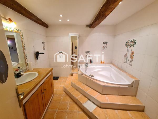 PIGNANS – Belle maison de village de 164 m², tout le charme de la pierre avec cave et spacieuse suite parentale