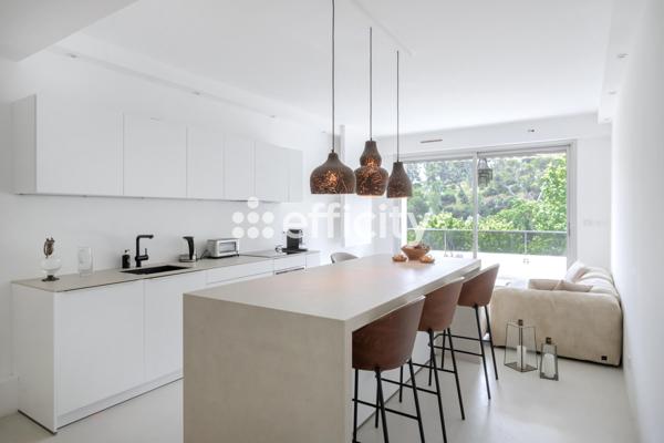 Appartement
         2 pièces
        - 70 m² Bien prestige 459 000 € *