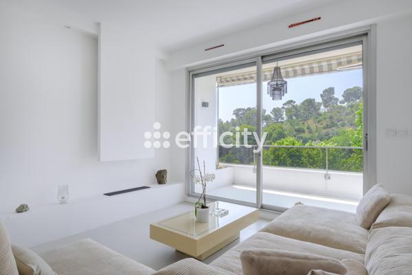 Appartement
         2 pièces
        - 70 m² Bien prestige 459 000 € *