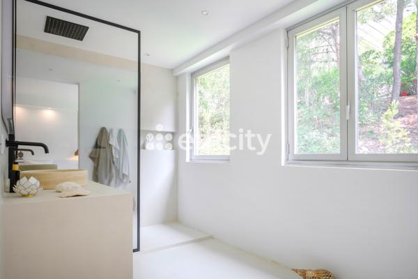 Appartement
         2 pièces
        - 70 m² Bien prestige 459 000 € *