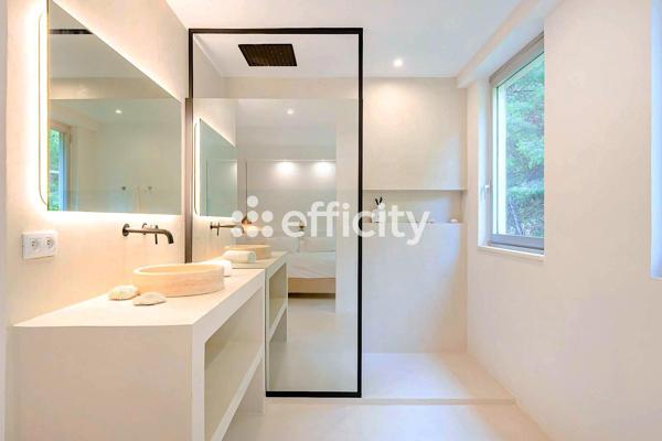 Appartement
         2 pièces
        - 70 m² Bien prestige 459 000 € *
