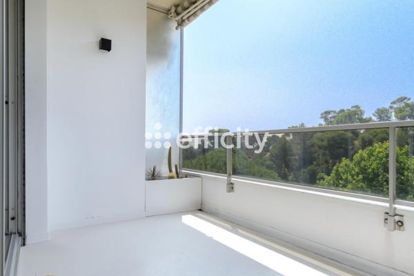 Appartement
         2 pièces
        - 70 m² Bien prestige 459 000 € *