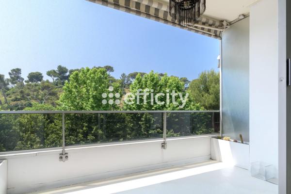 Appartement
         2 pièces
        - 70 m² Bien prestige 459 000 € *
