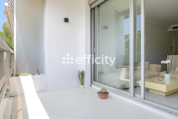Appartement
         2 pièces
        - 70 m² Bien prestige 459 000 € *