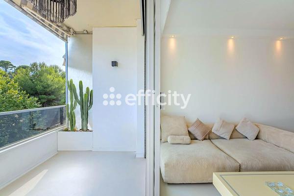 Appartement
         2 pièces
        - 70 m² Bien prestige 459 000 € *