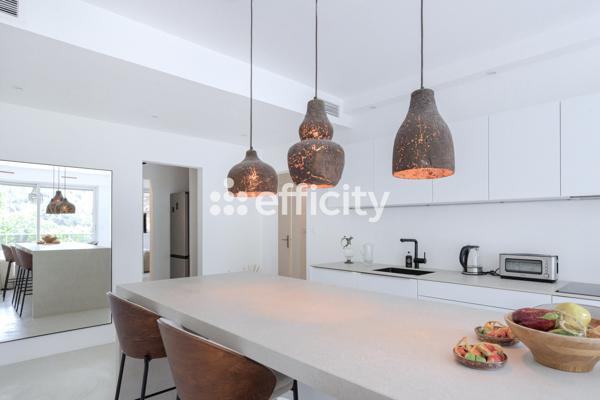 Appartement
         2 pièces
        - 70 m² Bien prestige 459 000 € *