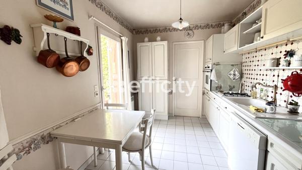 Maison
         6 pièces
        - 108 m² Exclusivité 300 000 € *