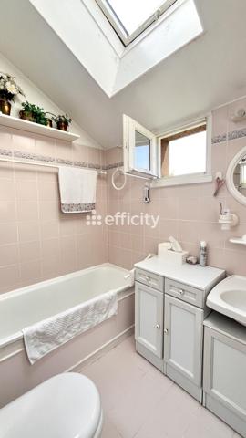 Maison
         6 pièces
        - 108 m² Exclusivité 300 000 € *