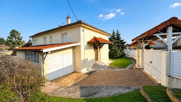 LIMITE ST FONS: # MAISON INDIVIDUELLE# 3 GARAGES# PISCINE OLYMPIQUE#RARE