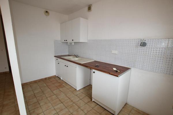 APPARTEMENT T2 DANS RESIDENCE SECURISEE - PARKING