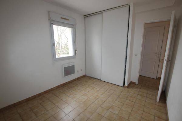 APPARTEMENT T2 DANS RESIDENCE SECURISEE - PARKING