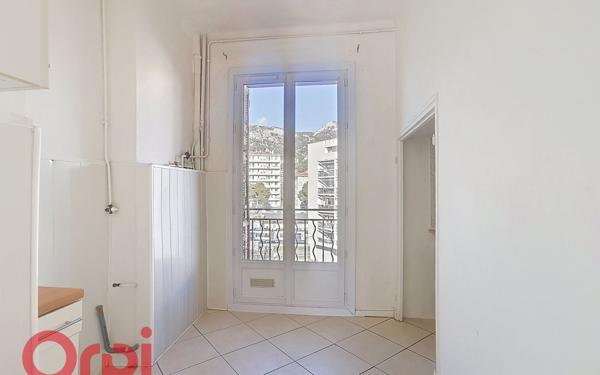 Appartement à vendre    2 pièces •  Toulon