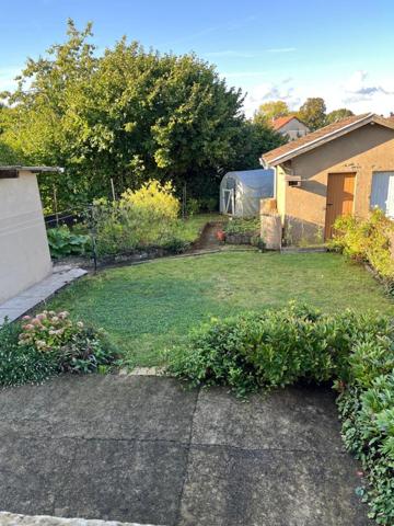 MAISON JUMELÉE RÉNOVÉE DE 75 M2 AVEC TERRASSE GARAGE JARDIN CABANON ET 2 EMPLACEMENTS VOITURES